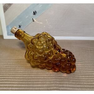 *Vintage Glass Grapes Dark and Light Amber Grapes Molded With Cork 6.5”